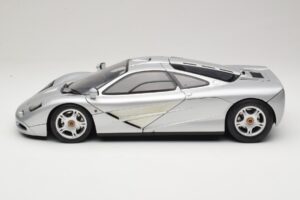 McLaren F1 Srebrn Minichamps 1:12 530133123 Kovina – slika 4 od 8