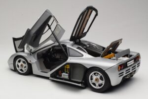 McLaren F1 Srebrn Minichamps 1:12 530133123 Kovina – slika 5 od 8