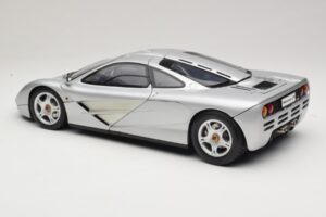 McLaren F1 Srebrn Minichamps 1:12 530133123 Kovina – slika 7 od 8