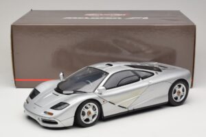 McLaren F1 Srebrn Minichamps 1:12 530133123 Kovina – slika 8 od 8