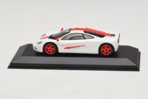 McLaren F1 Bela Z Rdečimi Črtami Minichamps 1:43 MCLAREN003 Kovina – slika 4 od 4