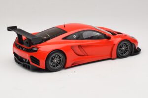 McLaren MP4-12C GT3 Rdeč 2013 Minichamps 1:18 151121392 Kovina – slika 2 od 6
