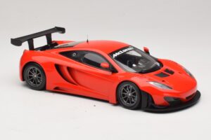 McLaren MP4-12C GT3 Rdeč 2013 Minichamps 1:18 151121392 Kovina – slika 4 od 6