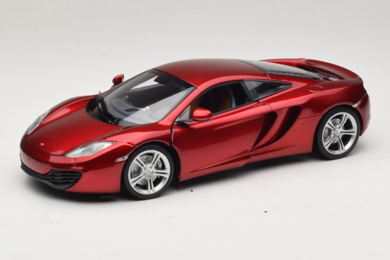 McLaren MP4-12C Rdeča Metalik Minichamps 1:18 110133022 Kovina