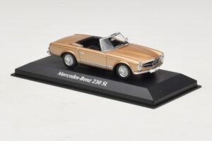 Mercedes 230 SL W113 Zlata Metalik Maxichamps 1:43 940032230 Kovina – slika 3 od 4