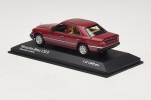 Mercedes 230E W124 Rdeča Metalik Minichamps 1:43 400037001 Kovina – slika 3 od 4