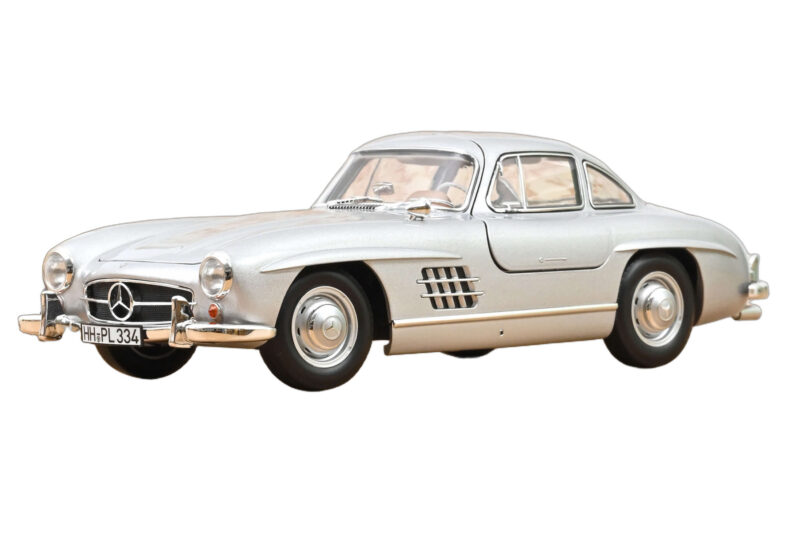 Mercedes 300 SL W198 Gullwing Srebrn Norev 1:18 Mercedes 300 SL W198 Gullwing Srebrn Norev 1:18 183857 Kovina