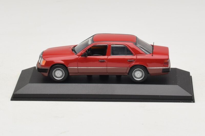 Mercedes 300D W124 Turbo Rdeč Minichamps 1:43 Mercedes 300D W124 Turbo Rdeč Minichamps 1:43 3210 Kovina