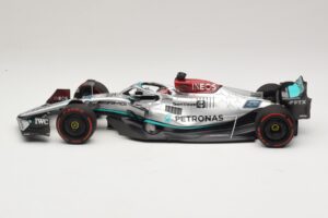 Mercedes AMG Petronas W13 E Performance #63 G. Russell Spanish GP 2022 Minichamps 1:18 110220063 Kovina – slika 3 od 7