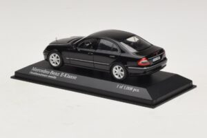Mercedes E-Class W211 Črna Metalik Minichamps 1:43 400036001 Kovina – slika 3 od 4