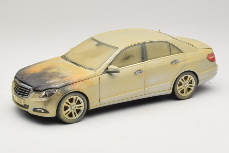 Mercedes E-Class W212 Zgorel Dubaj Umetniški Avto Minichamps 1:18 MB008 Kovina