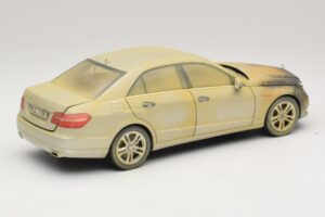 Mercedes E-Class W212 Zgorel Dubaj Umetniški Avto Minichamps 1:18 MB008 Kovina – slika 2 od 6