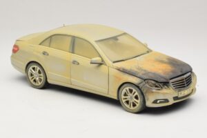 Mercedes E-Class W212 Zgorel Dubaj Umetniški Avto Minichamps 1:18 MB008 Kovina – slika 4 od 6