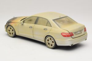 Mercedes E-Class W212 Zgorel Dubaj Umetniški Avto Minichamps 1:18 MB008 Kovina – slika 5 od 6