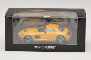 Mercedes SLS AMG C197 Black Series Zlata Minichamps 1:43 437033022 Kovina – slika 4 od 4