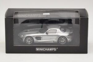 Mercedes SLS AMG C197 Black Series Siva Metalik Minichamps 1:43 437033024 Kovina – slika 4 od 4