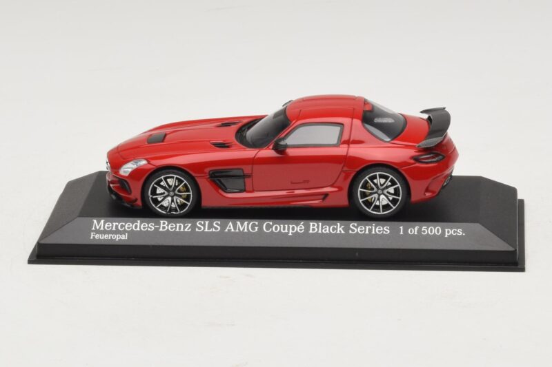 Mercedes SLS AMG C197 Black Series Rdeč Minichamps 1:43 Mercedes SLS AMG C197 Black Series Rdeč Minichamps 1:43 437033021 Kovina