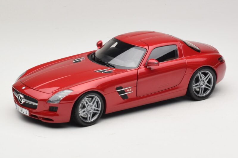 Mercedes SLS AMG C197 Rdeča Metalik Minichamps 1:18 100039020 Kovina