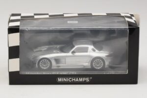 Mercedes SLS AMG GT3 Srebrn Minichamps 1:43 410113202 Kovina – slika 4 od 4
