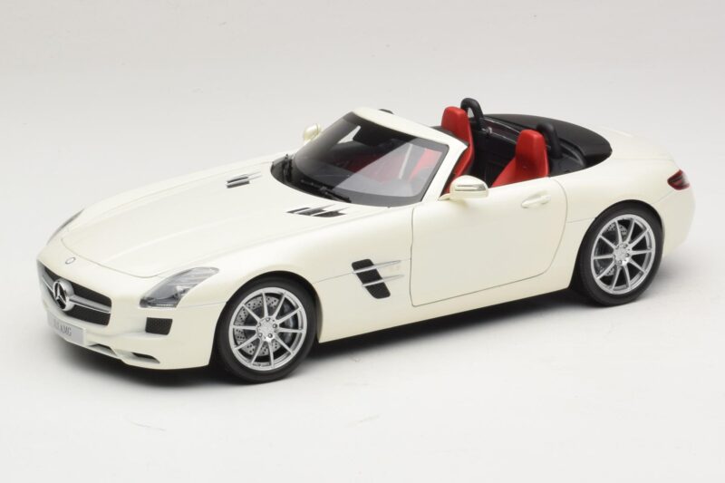 Mercedes SLS AMG Roadster Mystic White II Minichamps 1:18 B66960079 Kovina