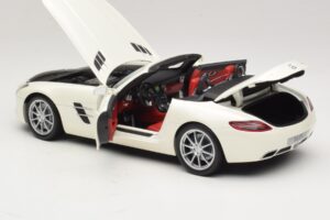 Mercedes SLS AMG Roadster Mystic White II Minichamps 1:18 B66960079 Kovina – slika 6 od 9