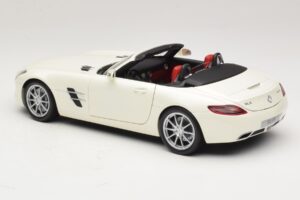 Mercedes SLS AMG Roadster Mystic White II Minichamps 1:18 B66960079 Kovina – slika 7 od 9