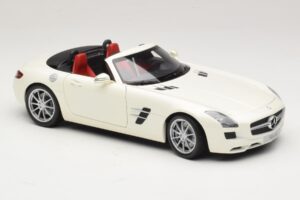 Mercedes SLS AMG Roadster Mystic White II Minichamps 1:18 B66960079 Kovina – slika 8 od 9
