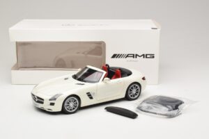 Mercedes SLS AMG Roadster Mystic White II Minichamps 1:18 B66960079 Kovina – slika 9 od 9