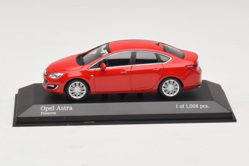 Opel Astra J Rdeč Minichamps 1:43 Opel Astra J Rdeč Minichamps 1:43 410042001 Kovina