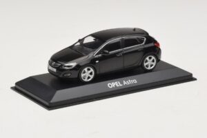 Opel Astra J Črn Minichamps 1:43 ASTRA006 Kovina – slika 2 od 4