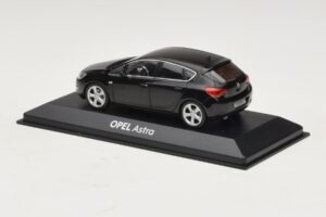 Opel Astra J Črn Minichamps 1:43 ASTRA006 Kovina – slika 3 od 4