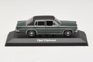 Opel Diplomat B Temno Zelen Maxichamps 1:43 940046070 Kovina