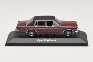 Opel Diplomat B Temno Rdeč Maxichamps 1:43 940046071 Kovina