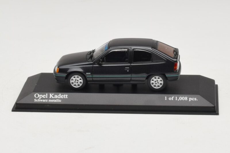 Opel Kadett E Black Metallic Minichamps 1:43 Opel Kadett E Black Metallic Minichamps 1:43 400045901 Kovina