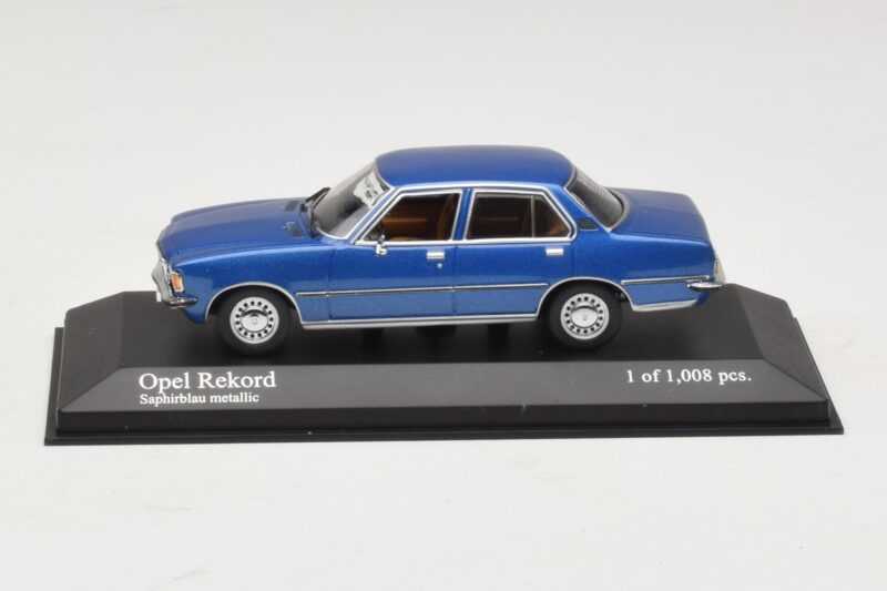 Opel Rekord D Modra Kovinska Minichamps 1:43 Opel Rekord D Modra Kovinska Minichamps 1:43 400044002 Kovina