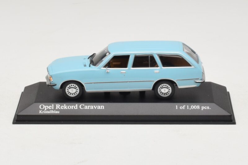 Opel Rekord D Caravan Svetlo Modra Minichamps 1:43 Opel Rekord D Caravan Svetlo Modra Minichamps 1:43 400044014 Kovina