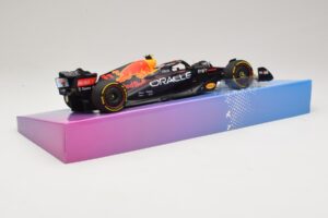 Oracle Red Bull Racing RB18 #11 S. Perez Miami GP 2022 Minichamps 1:18 113220511 Kovina – slika 3 od 7