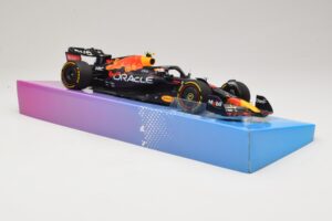 Oracle Red Bull Racing RB18 #11 S. Perez Miami GP 2022 Minichamps 1:18 113220511 Kovina – slika 4 od 7