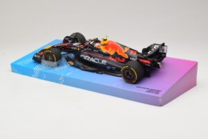 Oracle Red Bull Racing RB18 #11 S. Perez Miami GP 2022 Minichamps 1:18 113220511 Kovina – slika 5 od 7