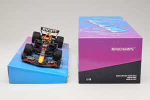 Oracle Red Bull Racing RB18 #11 S. Perez Miami GP 2022 Minichamps 1:18 113220511 Kovina – slika 6 od 7