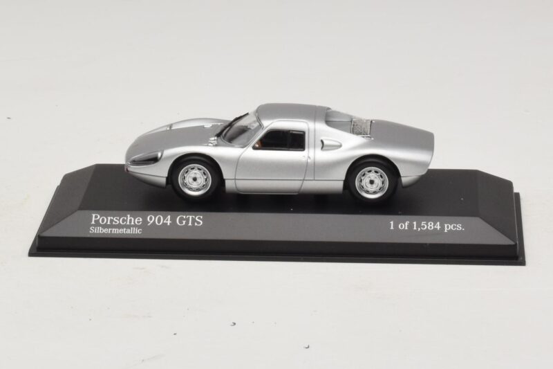 Porsche 904 GTS Srebrn Minichamps 1:43 Porsche 904 GTS Srebrn Minichamps 1:43 400065721 Kovina
