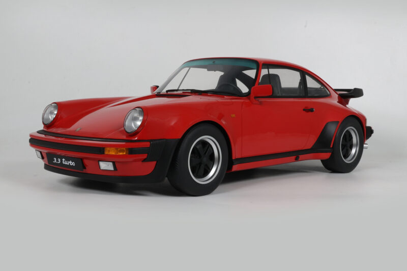 Porsche 911 930 Turbo 3.3 India Red GT Spirit 1:8 GTS802301 Smola