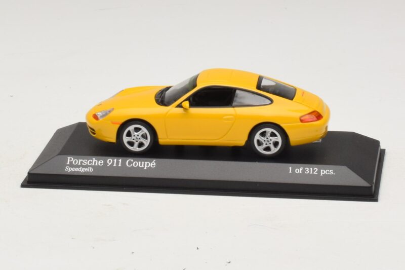 Porsche 911 991 Carrera Rumen Minichamps 1:43 Porsche 911 991 Carrera Rumen Minichamps 1:43 410060221 Kovina