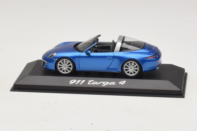 Porsche 911 991 Targa Modra Metalik Minichamps 1:43 Porsche 911 991 Targa Modra Metalik Minichamps 1:43 WAP0200350E Kovina