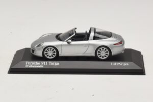 Porsche 911 991 Targa Srebrn Minichamps 1:43 410062442 Kovina