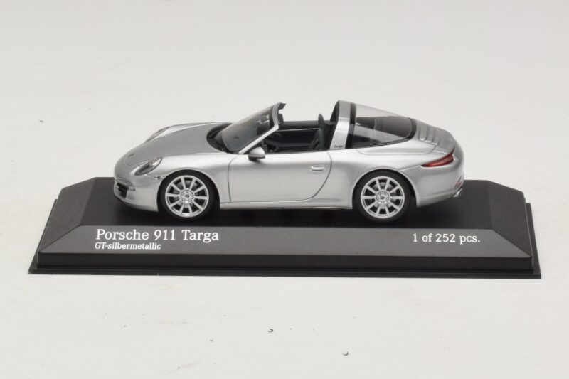 Porsche 911 991 Targa Srebrn Minichamps 1:43 410062442 Kovina