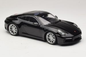 Porsche 911 992 Carrera 4S Črn Minichamps 1:18 WAP0211120R992 Kovina – slika 4 od 6