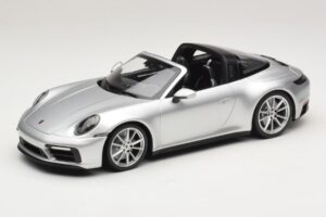 Porsche 911 992 Targa 4 GTS Srebrn Minichamps 1:18 WAP0211460RTRG Kovina