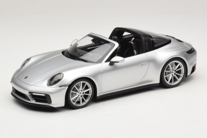Porsche 911 992 Targa 4 GTS Srebrn Minichamps 1:18 WAP0211460RTRG Kovina