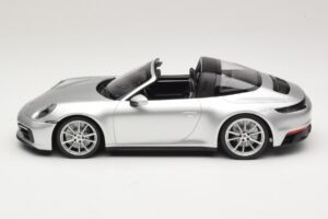 Porsche 911 992 Targa 4 GTS Srebrn Minichamps 1:18 WAP0211460RTRG Kovina – slika 3 od 6